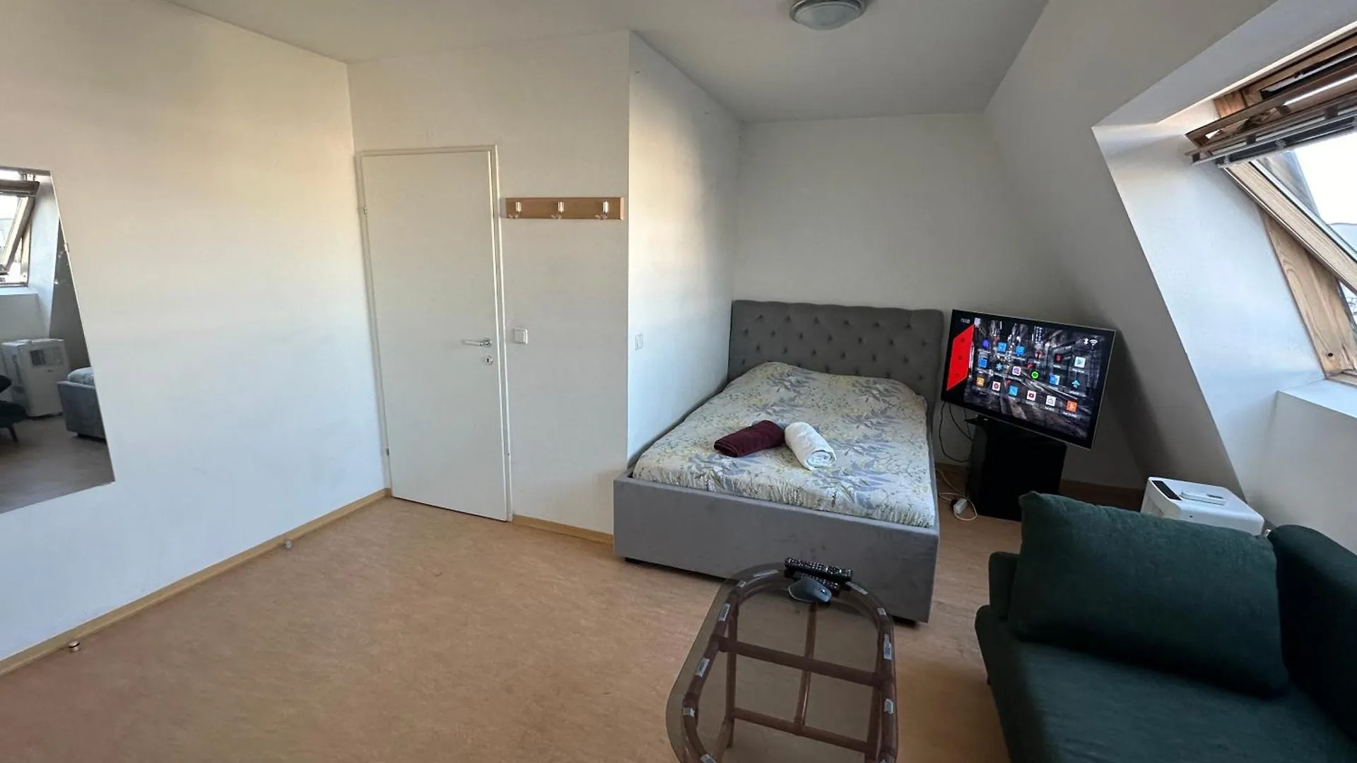 Lägenhet Cozy Bright Penthouse Close To U1 And U6 Metros Wien