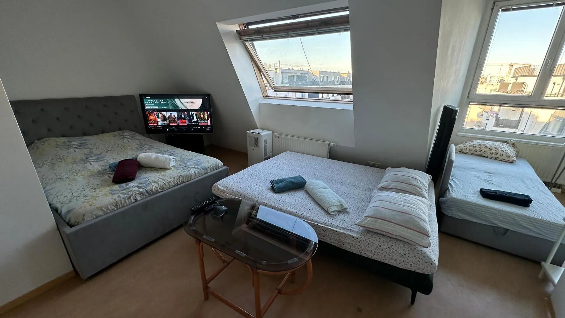Cozy Bright Penthouse Close To U1 And U6 Metros Wien Lägenhet