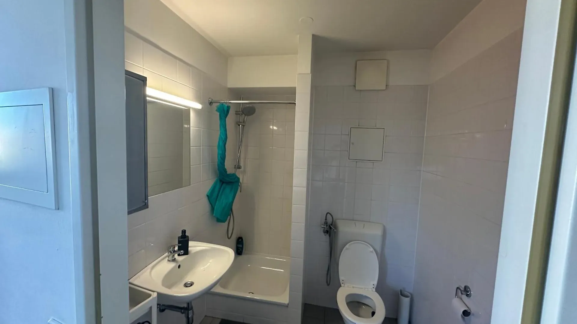 Cozy Bright Penthouse Close To U1 And U6 Metros Wien 0*,  Österrike