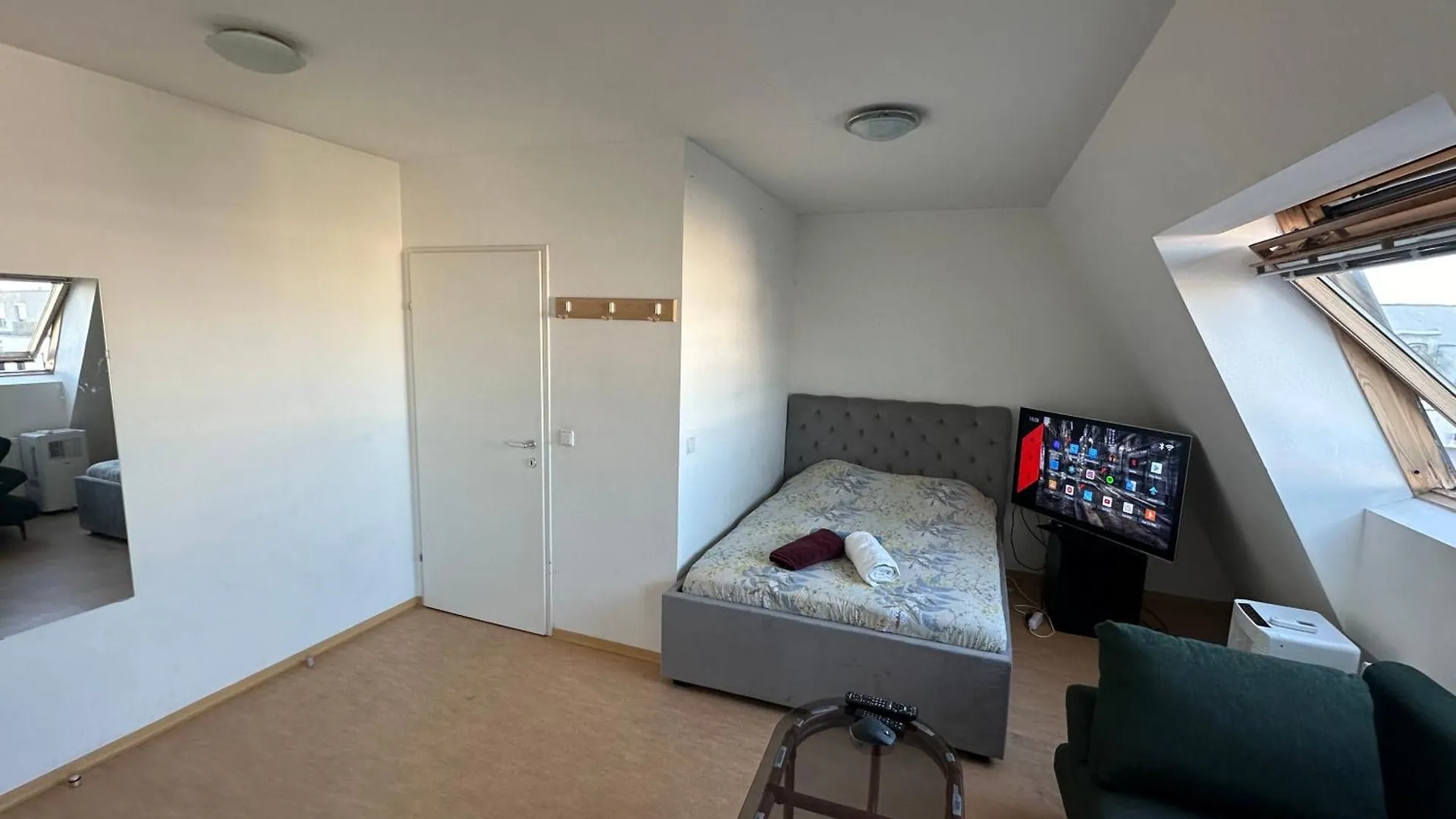 Cozy Bright Penthouse Close To U1 And U6 Metros Vienna Austria