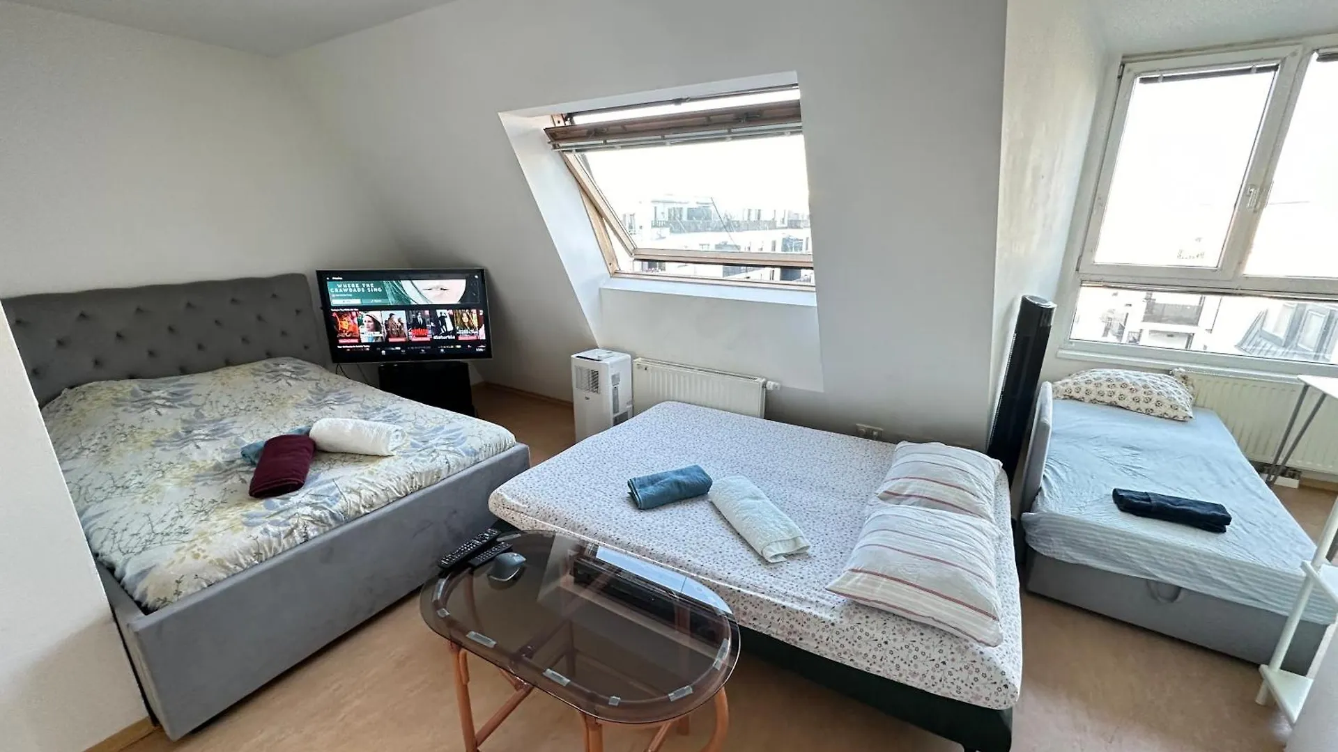 Cozy Bright Penthouse Close To U1 And U6 Metros Vienna