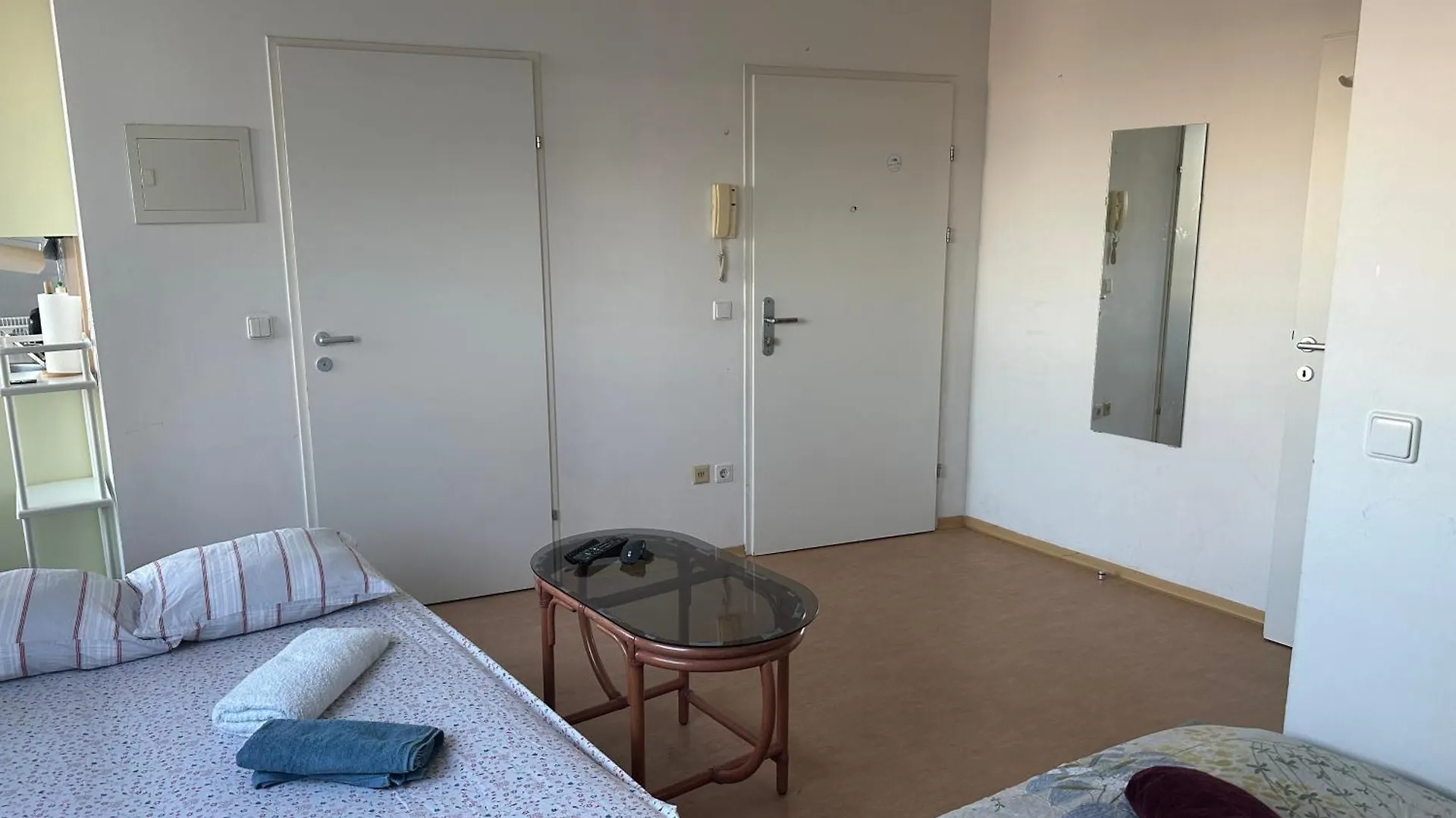 Cozy Bright Penthouse Close To U1 And U6 Metros Vienna Austria